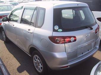 2004 Mazda Demio Pictures