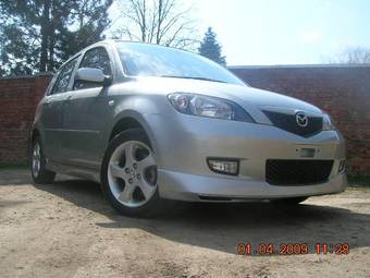 2004 Mazda Demio Photos