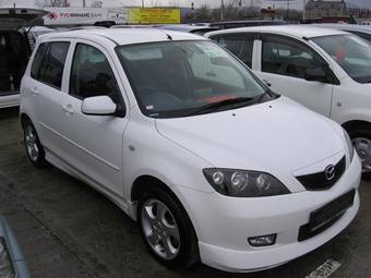 2004 Mazda Demio Pictures