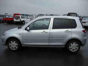 2004 Mazda Demio Pictures
