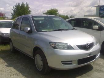 2004 Mazda Demio Photos