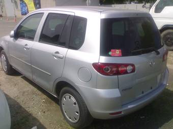 2004 Mazda Demio Pictures