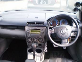 2004 Mazda Demio Images