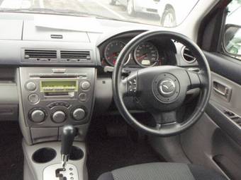 2004 Mazda Demio Pictures