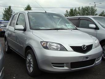 2004 Mazda Demio Pics