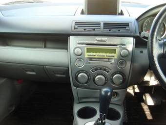 2004 Mazda Demio Pictures