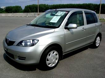 2004 Mazda Demio Pictures