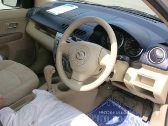 2004 Mazda Demio Pictures