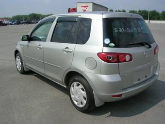 2004 Mazda Demio Photos