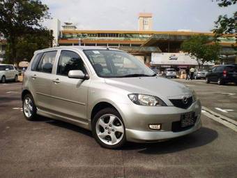 2004 Mazda Demio Photos
