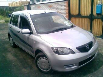 2004 Mazda Demio Photos