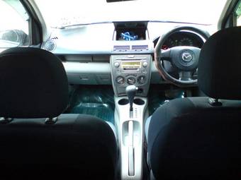 2004 Mazda Demio Photos