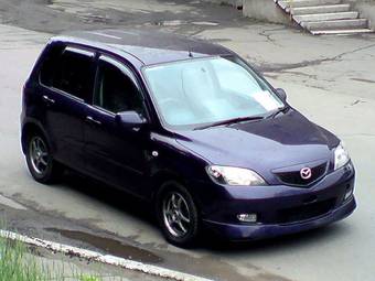 2004 Mazda Demio Pics