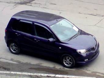 2004 Mazda Demio Pictures