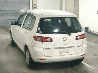 2004 Mazda Demio Pictures