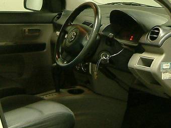 2004 Mazda Demio Pics