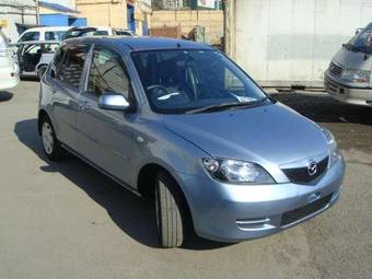 2004 Mazda Demio Photos