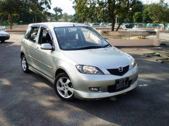 2004 Mazda Demio Photos