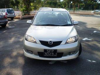 2004 Mazda Demio Photos