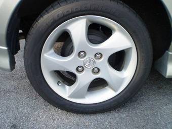 2004 Mazda Demio Photos