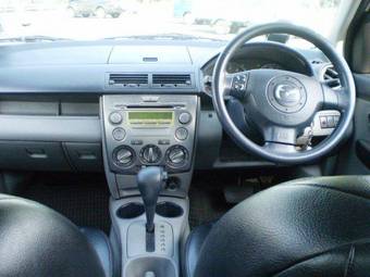 2004 Mazda Demio Images