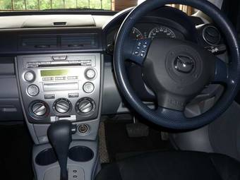 2004 Mazda Demio Pictures