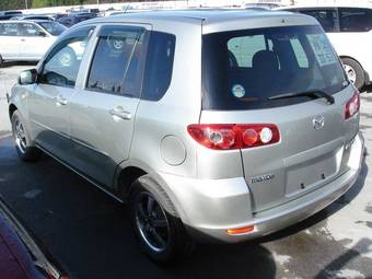 2004 Mazda Demio Photos