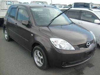 2004 Mazda Demio Photos