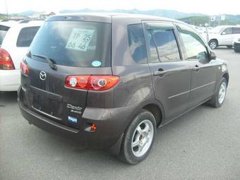 2004 Mazda Demio Photos