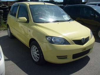 2004 Mazda Demio Pics