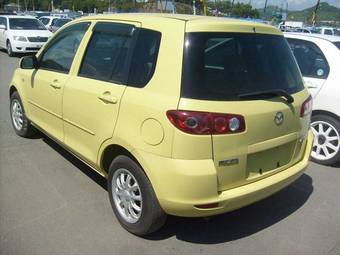 2004 Mazda Demio Pictures