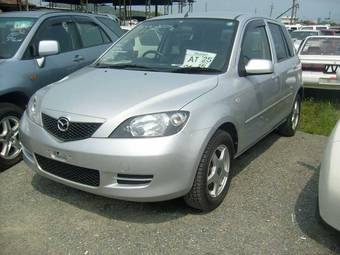 2004 Mazda Demio Photos