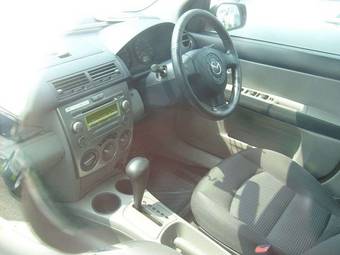 2004 Mazda Demio Pictures