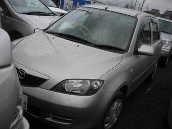 2004 Mazda Demio Photos