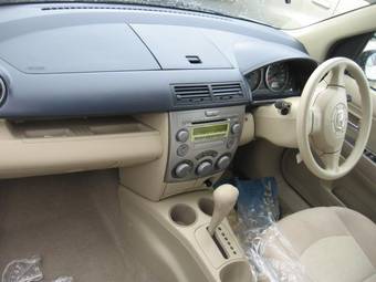 2004 Mazda Demio Photos