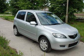 2004 Mazda Demio Photos