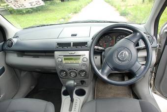 2004 Mazda Demio Photos