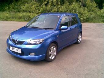 2004 Mazda Demio Photos