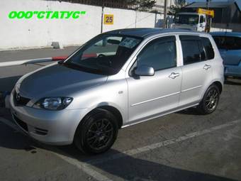 2004 Mazda Demio Pictures