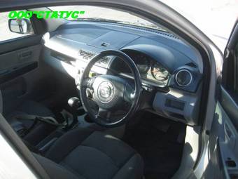2004 Mazda Demio Photos