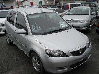 2004 Mazda Demio Pictures