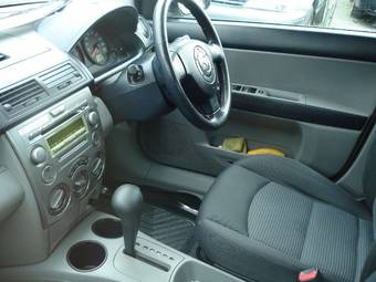 2004 Mazda Demio Photos