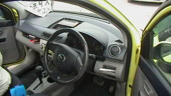 2004 Mazda Demio Photos