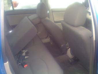 2004 Mazda Demio Pictures