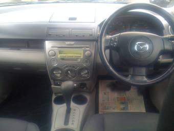 2004 Mazda Demio Pictures