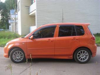 2004 Mazda Demio Pictures