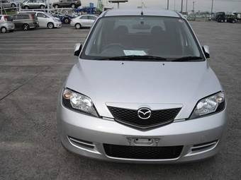 2004 Mazda Demio Pictures