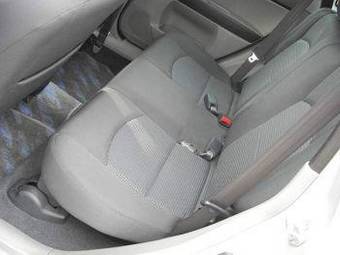 2004 Mazda Demio Photos