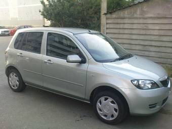 2004 Mazda Demio Photos