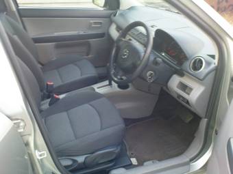 2004 Mazda Demio Images